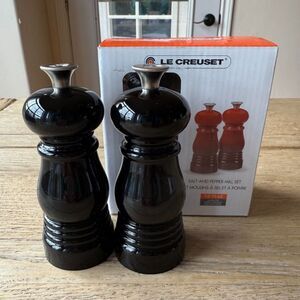 NEW Le Creuset Petite Salt And Pepper Mill Set Shiny Black